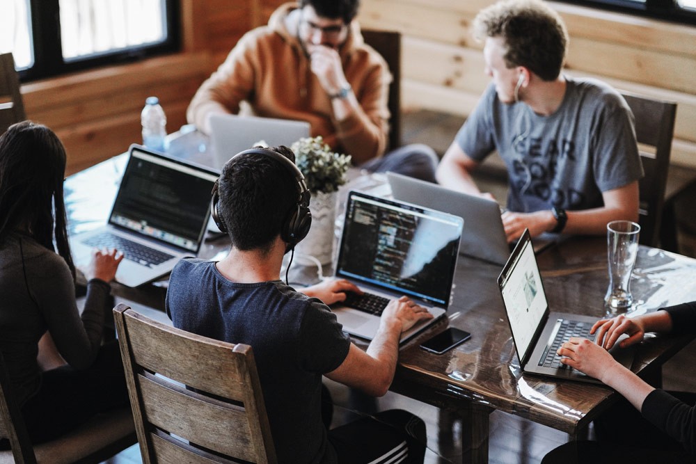 https://www.isi.com.tn/wp-content/uploads/2019/06/about-us-presentation-fmc-digital.jpg